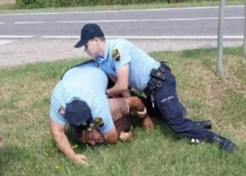 VIDEO Koljeno policajca na vratu poljoprivrednika, ministar tvrdi da je u skladu sa zakonom?!