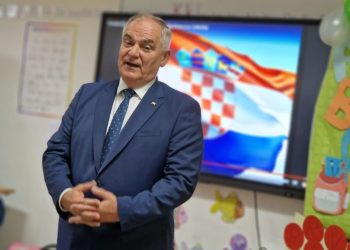 VIDEO Župan Boban početak nastave obilježio s učenicima u Prugovu