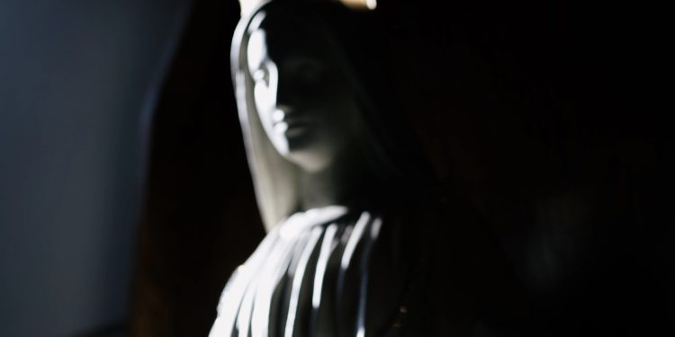 Vatikan zadivljen porukama Gospe ovoj djevojci: ‘Moj Bože, kako je lijepa’