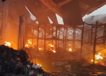 Veliki požar u Osijeku, gore skladišta: Pogledajte dramatične snimke buktinje