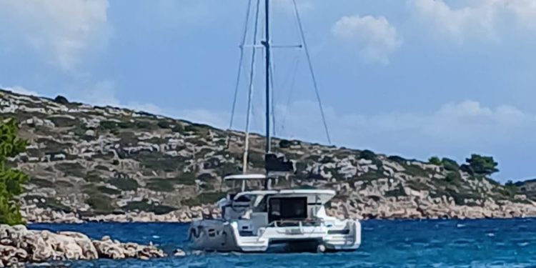 FOTO/VIDEO Nasukan katamaran na otok Žut, drugi se stvorio odma do njega i nastao kaos: "Zvao sam 112, pitali su me ima li ozlijeđenih…"