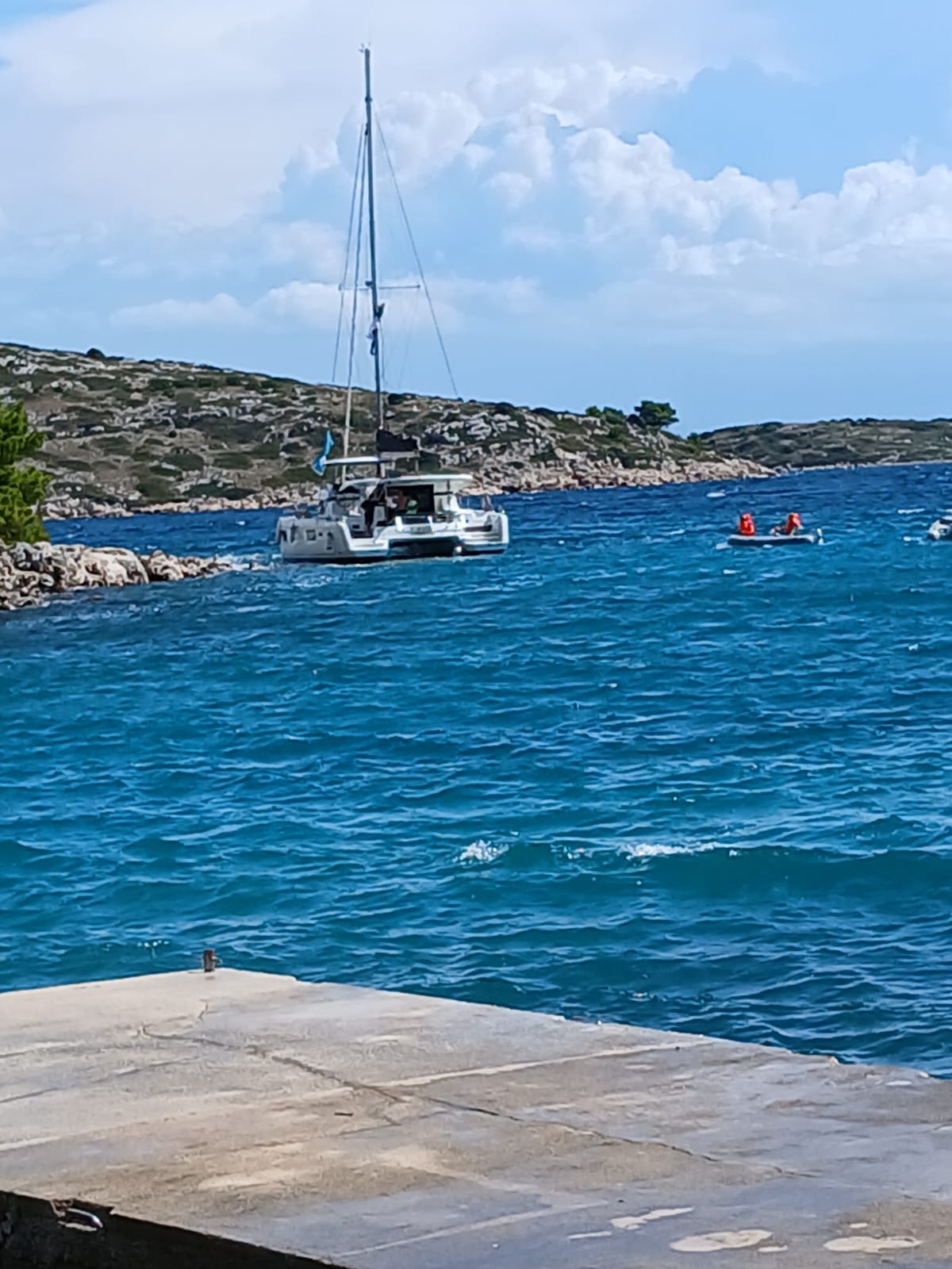 FOTO/VIDEO Nasukan katamaran na otok Žut, drugi se stvorio odma do njega i nastao kaos: "Zvao sam 112, pitali su me ima li ozlijeđenih..."