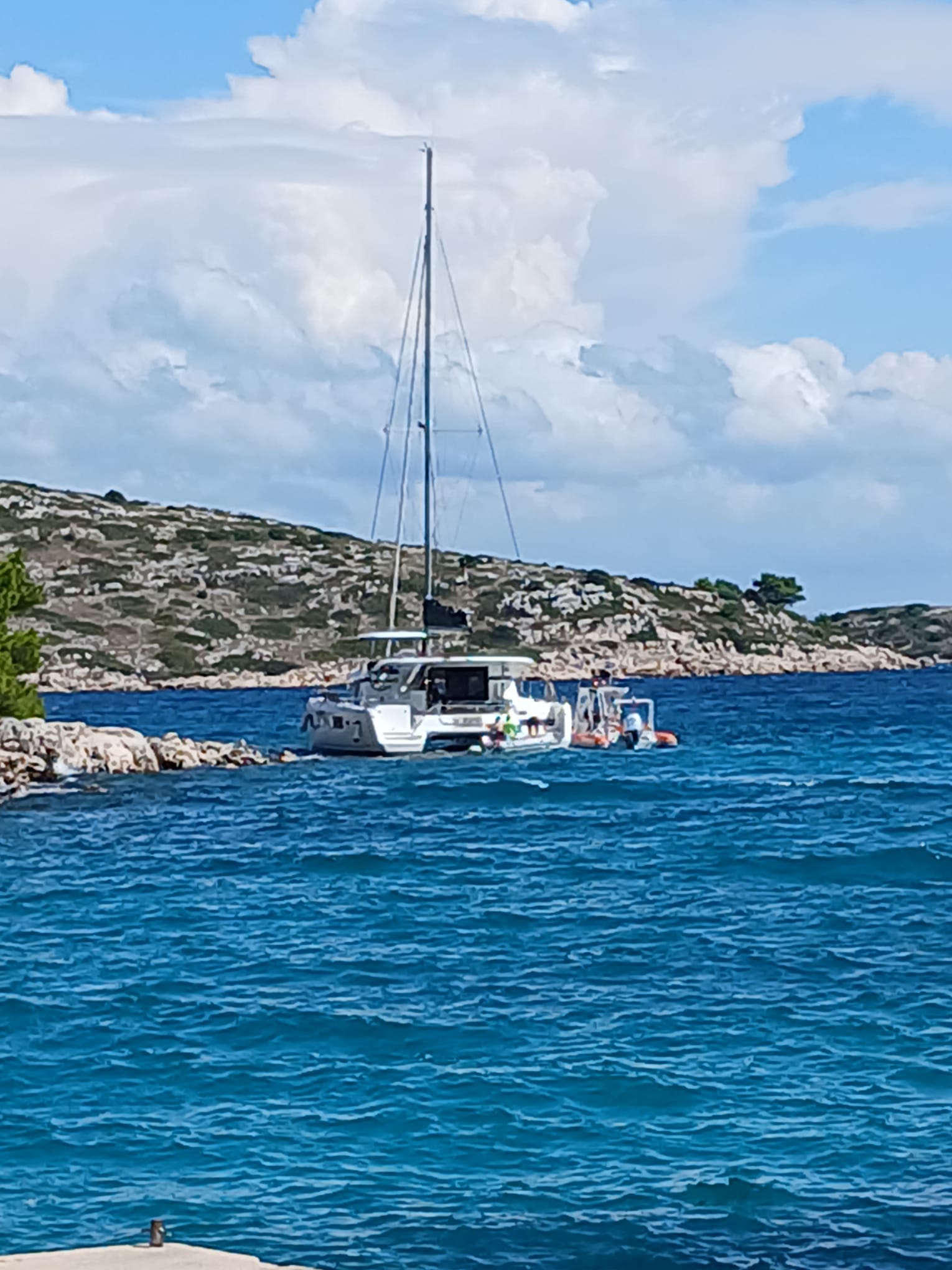 FOTO/VIDEO Nasukan katamaran na otok Žut, drugi se stvorio odma do njega i nastao kaos: "Zvao sam 112, pitali su me ima li ozlijeđenih..."