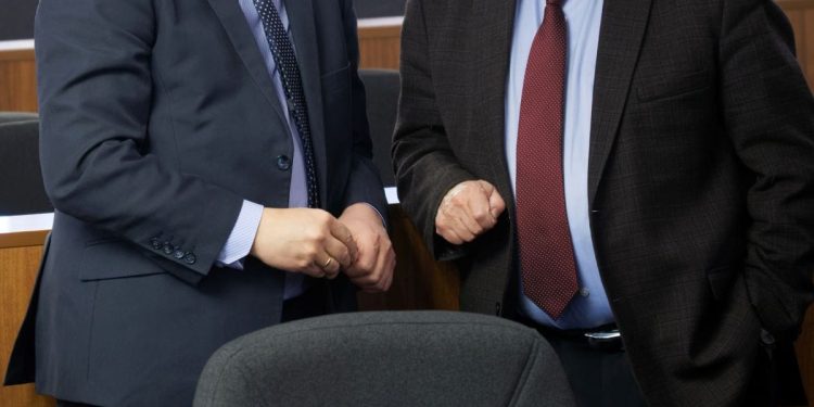 ZA 10 DANA NOVI ZAKON Nema više sređivanja posla jer je netko dobar s ministrom i njegovom ženom