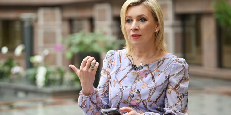 Zakharova uspoređuje SAD s holivudskim manijakom sa sjekirom — RT Rusija i bivši Sovjetski Savez