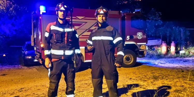 Zapovjednik vatrogasaca iz Žrnovnice: “Situacija je puno bolja, uskoro bi trebali zaokružiti požarište”. Na terenu smo susreli hrabre mlade gasitelje