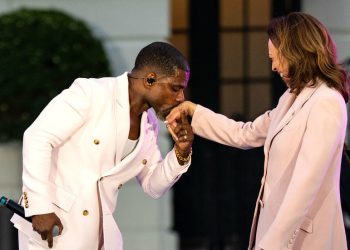 Zašto se crnački glasovi rasipaju na Kamalu Harris — RT World News