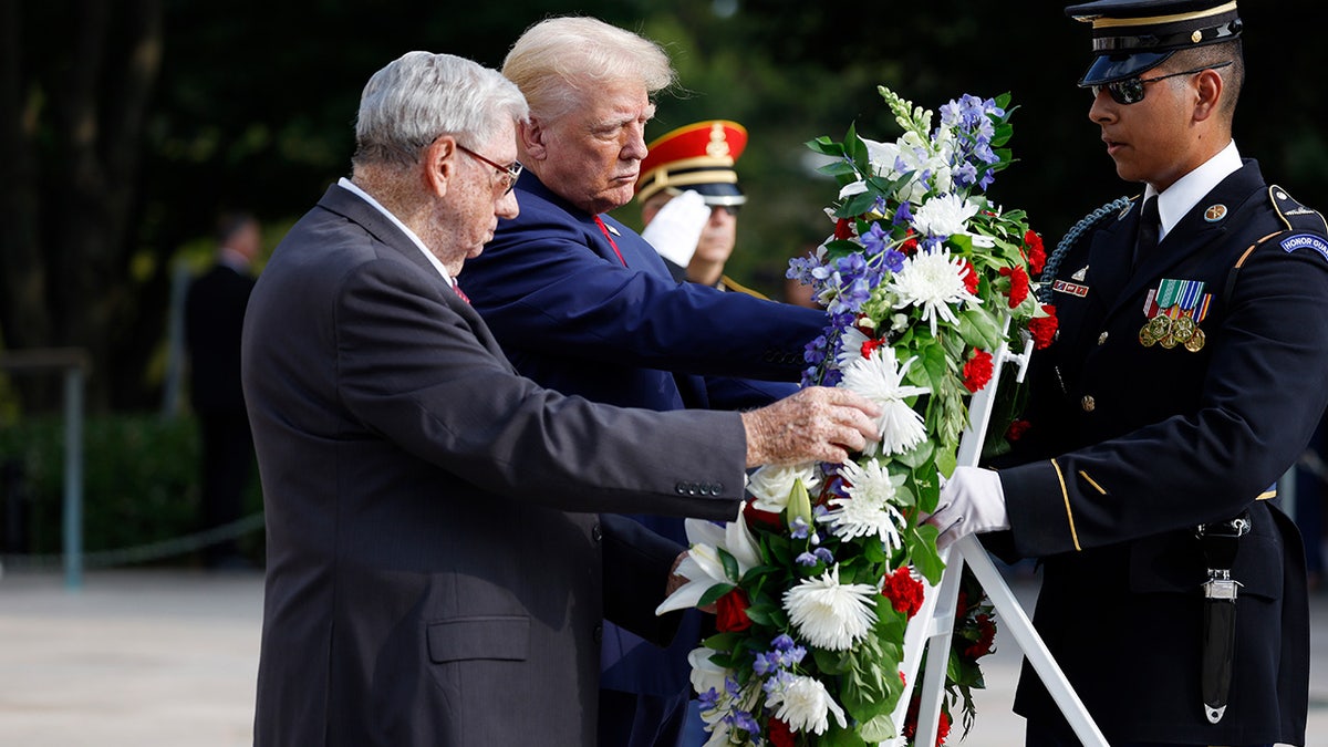 Trump na ceremoniji polaganja vijenaca