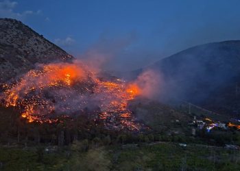 VIDEO Ovako izgleda požarište kod Žrnovnice. Puno vatrogasaca je na terenu