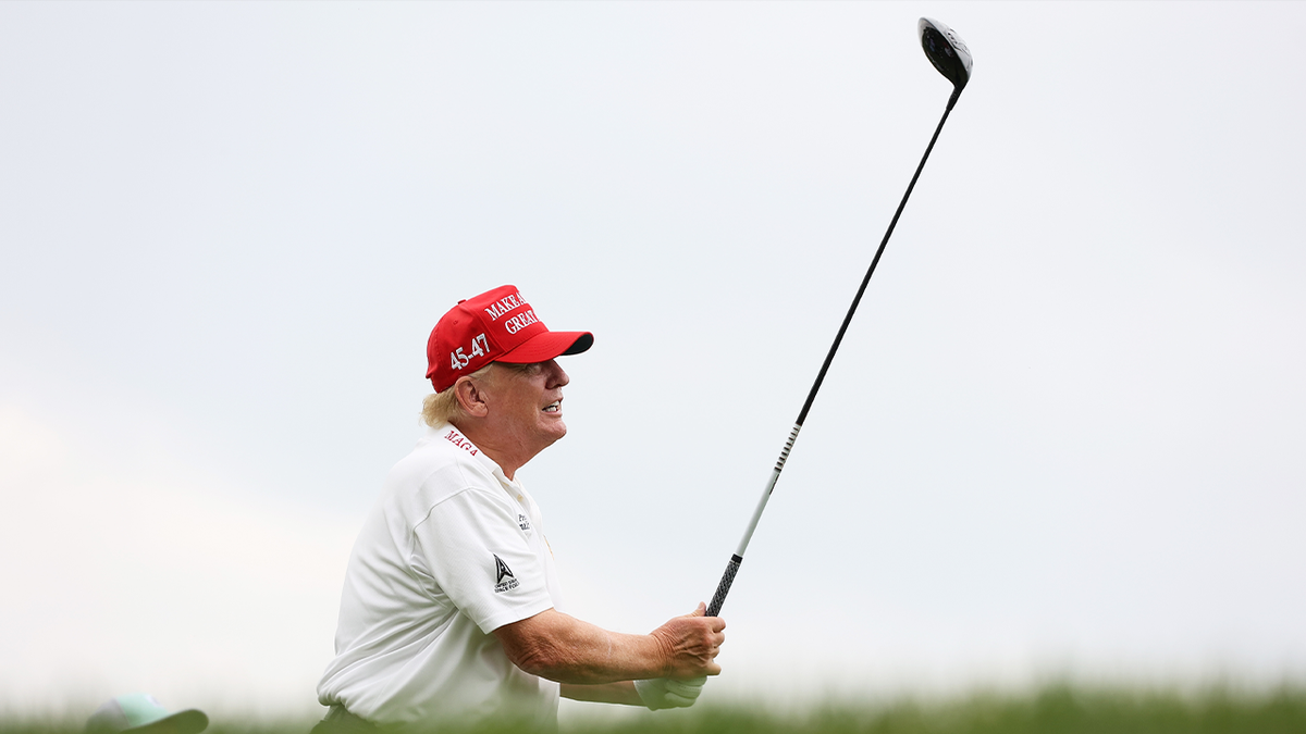 Trump krupni plan snimljen na golf igralištu