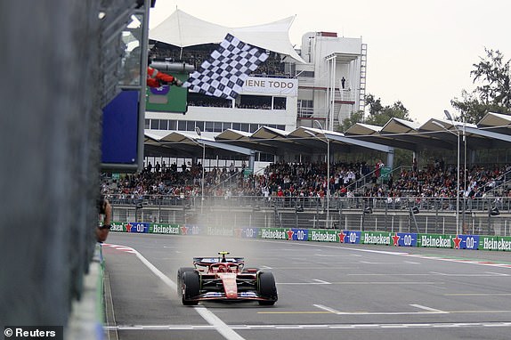 Formula One F1 - Mexico City Grand Prix - Autodromo Hermanos Rodriguez, Mexico City, Mexico - October 27, 2024 Ferrari's Carlos Sainz Jr. passes the chequered flag to win the Mexico City Grand Prix REUTERS/Carlos Perez Gallardo/Pool