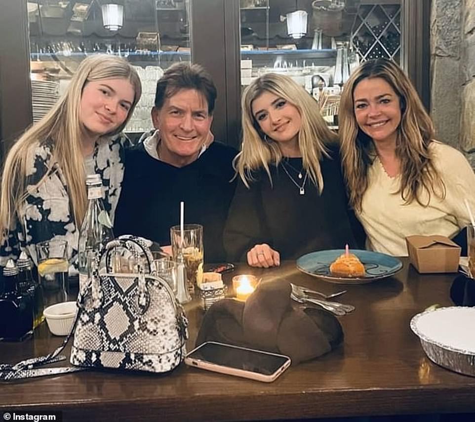 Osim Samija, bivši Denise i Charlie - koji su se rastali 2006. - također imaju kćer Lolu, 19; Lola, Charlie, Sami i Denise slikani zajedno na Instagram snimci