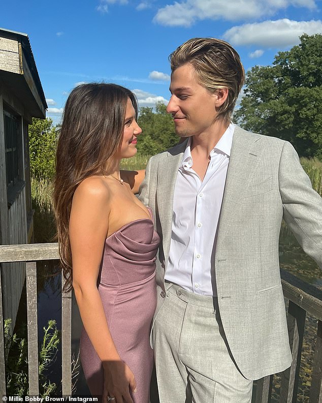 Njezino najnovije skidanje odjeće dolazi samo nekoliko sati nakon što su ona i njezin suprug Jake Bongiovi podijelili prve fotografije svog raskošnog talijanskog vjenčanja