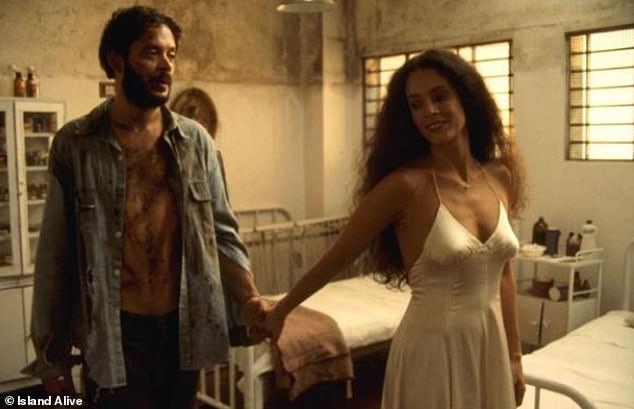 Prošlog proljeća Jennifer je završila svoju trostruku ulogu Leni Lamaison, Marte i Žene pauka koju je izvorno glumila Sônia Braga (desno) u filmu Héctora Babenca iz 1985.