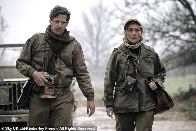 Winslet je trenutno u Sydneyu gdje promovira svoju ulogu stvarne američke fotoreporterke Lee Miller u novom biografskom filmu o ratu, Lee (na slici je s Andyjem Sambergom kao Davie Scherman)