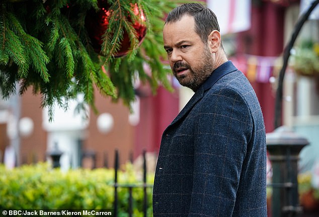 Druga teorija je da će se Mick Carter konačno vratiti u show, dvije godine nakon njegove tužne božićne 'smrti'