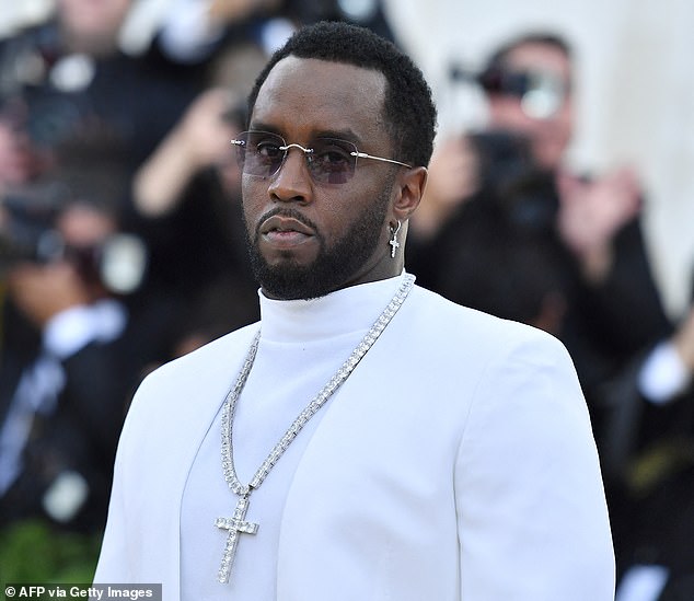 Osramoćeni Diddy prekinuo je svoju šutnju na društvenim mrežama iz zatvora u utorak šokantnom objavom - dok čeka suđenje za optužbe za seksualnu trgovinu
