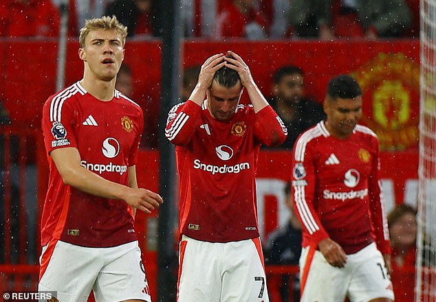 Nakon najnižeg plasmana u Premier ligi, osmog prošle sezone, United je trenutno na 14. mjestu