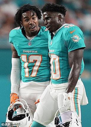 Jaylen Waddle (17) i Tyreek Hill (10)