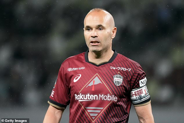 Iniesta se pridružio japanskom Vissel Kobeu nakon što je napustio Barcelonu 2018., i tamo je igrao pet godina prije preseljenja u UAE