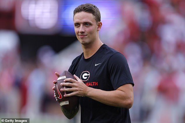 Carson Beck hoda s Hannom Cavinder, koja je objavila dugački video na TikToku u kojem napada online trolove