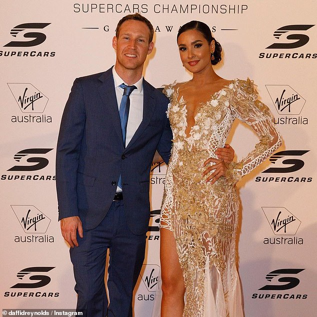 Zvijezda Aussie V8 Supercars David Reynolds tvrdi da su on i partner Tahan Lew-Fatt (na slici zajedno) imali bliski susret s duhom