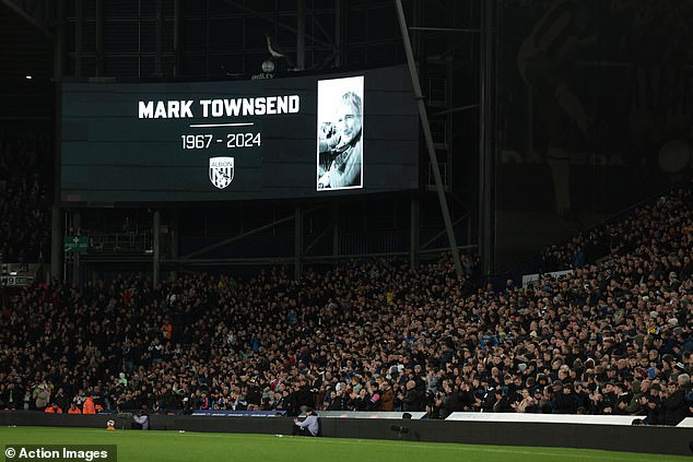 Hitna medicinska pomoć dolazi nakon što je navijač Baggiesa Mark Townsend preminuo tijekom subotnje utakmice protiv Sheffield Wednesdaya. Klub mu je u utorak navečer odao počast
