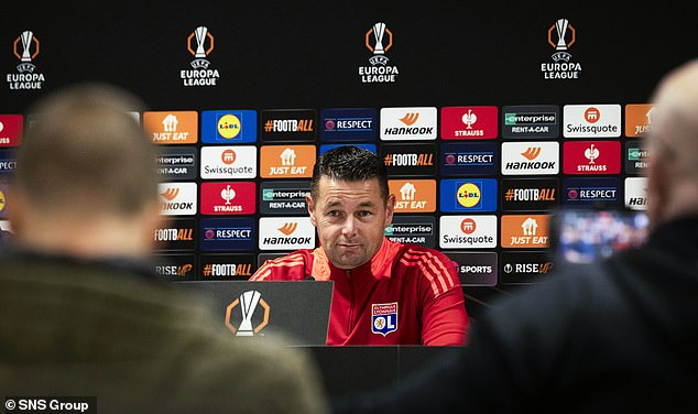 Lyonov šef Pierre Sage suočava se s medijima, ali zna da će njegova momčad učiniti dobro ako uzme sva tri boda