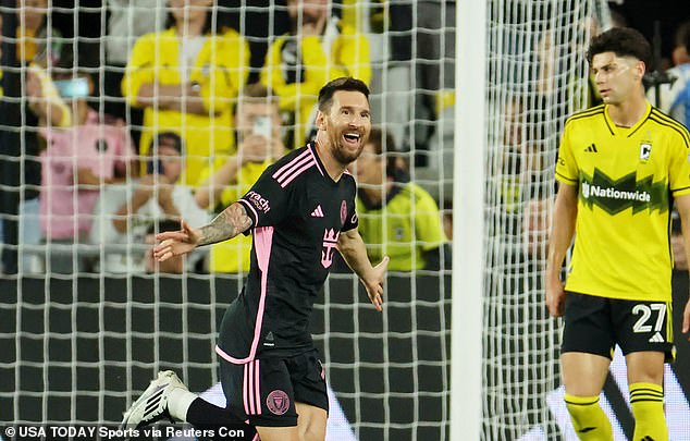 Messi je otišao nakon što je postigao svoj drugi gol ove večeri i poveo 2-0