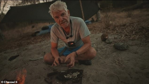 Tijekom druge epizode, Phillip se osvrnuo na skandal s aferom koji je doveo do njegovog odlaska s ITV-a, rekavši: Osramoćen, osramoćen Phillip Schofield koji je imao aferu'