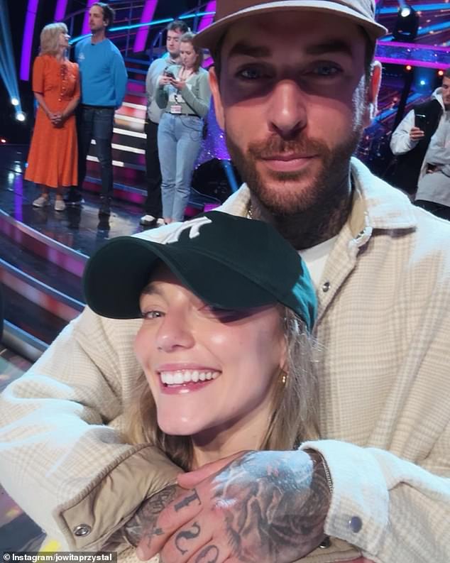 Bivša zvijezda TOWIE (36) i zapanjujuća plesačica (30) potaknule su glasine o romansi otkako su ih spojili u showu