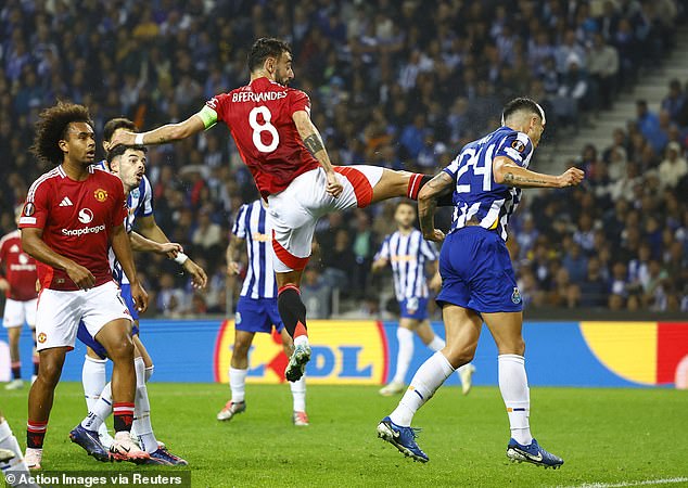 Kapetan Man Uniteda dobio je drugi žuti karton nakon velikog izazova s Nehuenom Perezom iz Porta