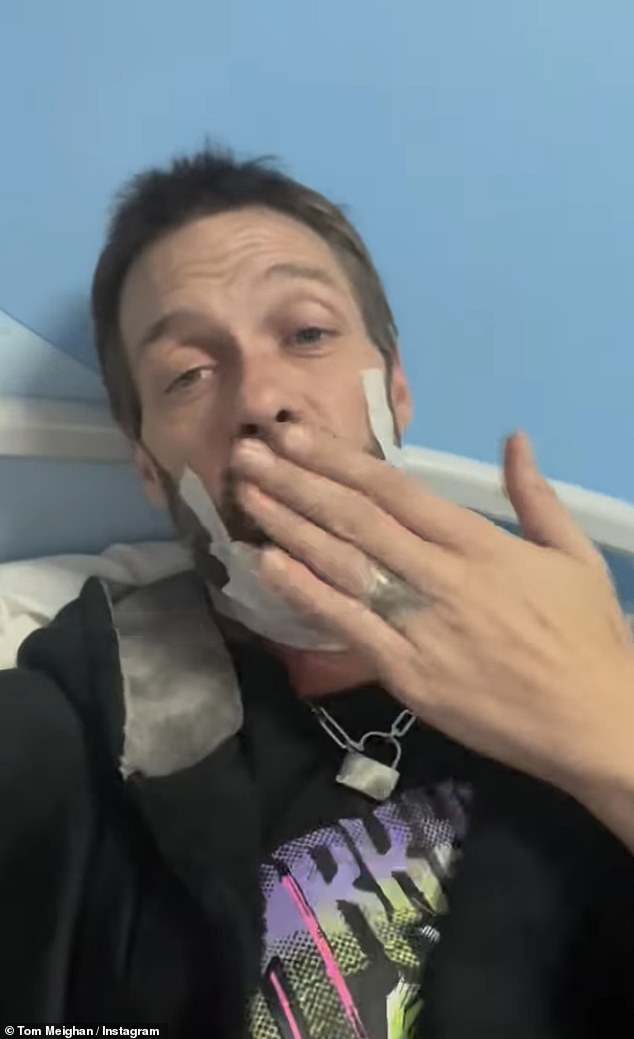 Tom je trebao nastupiti u Newcastleu prošli tjedan, ali je nastup otkazan 'po nalogu liječnika,' još jedan u Leedsu je također otkazan