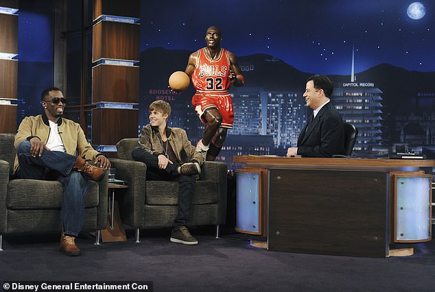 Their closeness was evident. Bieber playfully copied his mentor's every move on the interview couch, aping his hand gestures and speech, and even mimicking the way he crossed his legs.