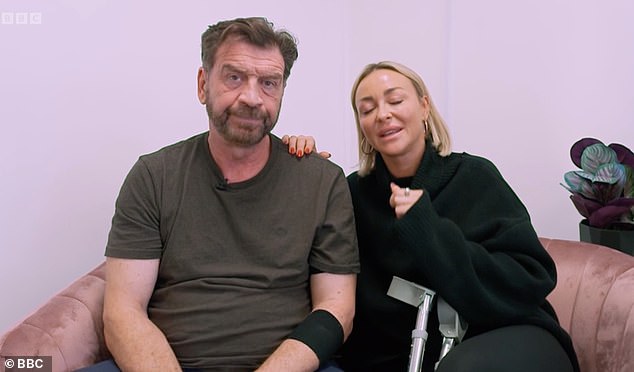 Pojavljujući se u spin-off seriji It Takes Two putem veze zajedno s partnericom Lubom Mushtuk u petak, samo nekoliko sati nakon što se ozlijedio, rekao je: 'Tijekom naše prve probe, naše današnje generalne probe na pozornici,'