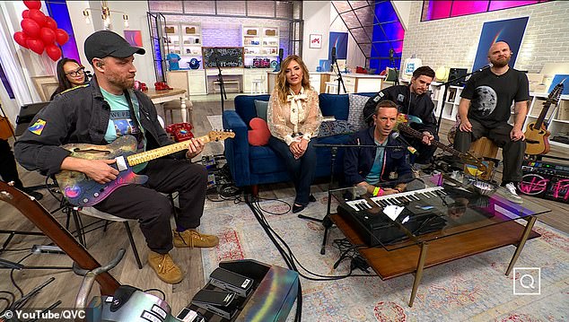 Svjetski poznati bend čine Chris Martin, Jonny Buckland, Guy Berryman i Will Champion, a prodali su više od 100 milijuna ploča diljem svijeta