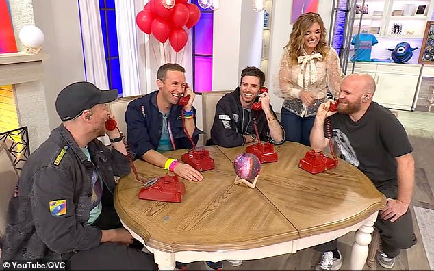 Coldplay se žari na društvenim mrežama zbog promoviranja svog 10. albuma, Moon Music, na kanalu za kućnu kupovinu, QVC