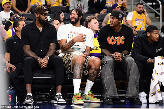 LeBron James, Anthony Davis i Jarred Vanderbilt utakmicu su gledali s klupe