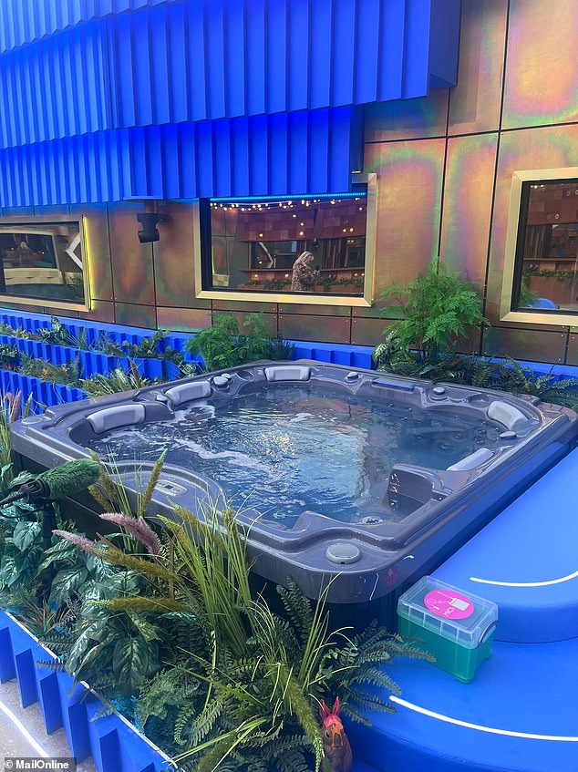 Jenry fans will be pleased to know there is a hot tub, so there could be another of THOSE steamy kisses coming this year