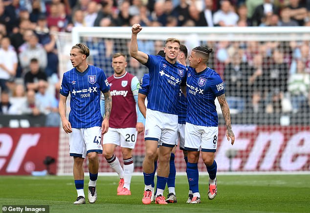 Rekordno pojačanje Ipswicha Liam Delap izjednačio je gotovo odmah u šestoj minuti utakmice