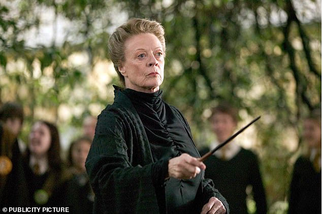 Otkriveno je da je glumica, koja je glumila Minervu McGonagall u sedam od osam filmova o Harryju Potteru, preminula u bolnici - i izazvala poplavu odavanja počasti dok su slavne osobe i obožavatelji oplakivali srceparajući gubitak