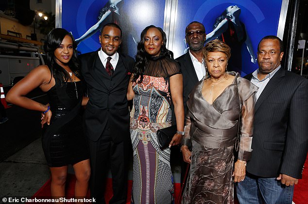 Bobbi Kristina Brown, Nick Gordon, Pat Houston, Gary Houston, Cissy Houston i Michael Houston u Sparklesu 2012.