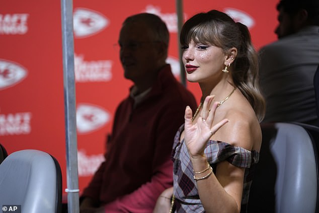 Taylor Swift vratila se na stadion Arrowhead kako bi bodrila Travisa Kelcea i Chiefse