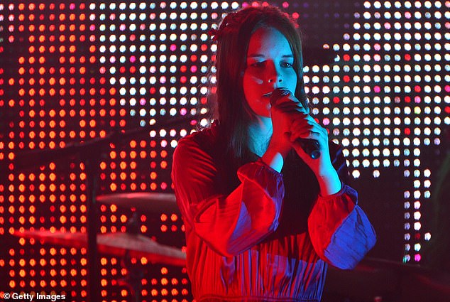 Charlottein nestanak dolazi nakon što je mlada suradnica s The Flaming Lips, Nell Smith, umrla u prometnoj nesreći u dobi od 17 godina