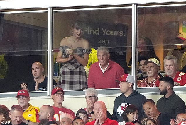 Swift je bila na tribinama bodriti Travisa Kelcea i Chiefse u NFL utakmici u ponedjeljak navečer
