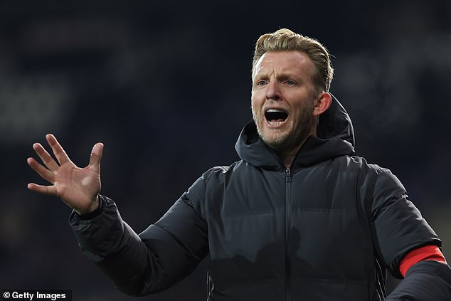 Dirk Kuyt vodi belgijski prvoligaš Beerschot, koji još nije pobijedio ove sezone