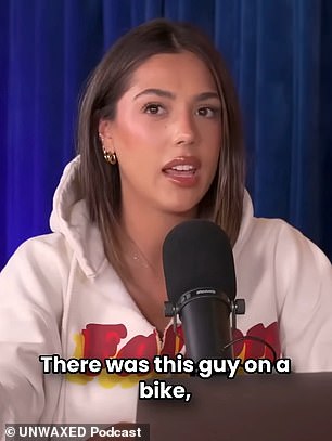 Govoreći u svom podcastu Unwaxed sa sestrom Sophijom (28), rekla je: 'Bio je jedan tip na motoru koji je upravo počeo vikati stvarno neprikladne vulgarnosti na mene, ali ja sam se nastavila kretati. Nisam to ni priznao