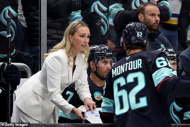Campbell je s klupe AHL-a unaprijeđen u osoblje NHL-a zajedno s Danom Bylsmom u Seattleu