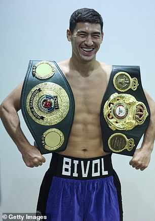 Bivol se može pohvaliti neporaženim rezultatom od 23-0, što uključuje 12 pobjeda nokautom, od kojih su 3 bile u borbama za svjetski naslov