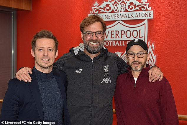Čini se da je njegova uloga slična odgovornostima Michaela Edwardsa (lijevo) u Fenway Sports Group